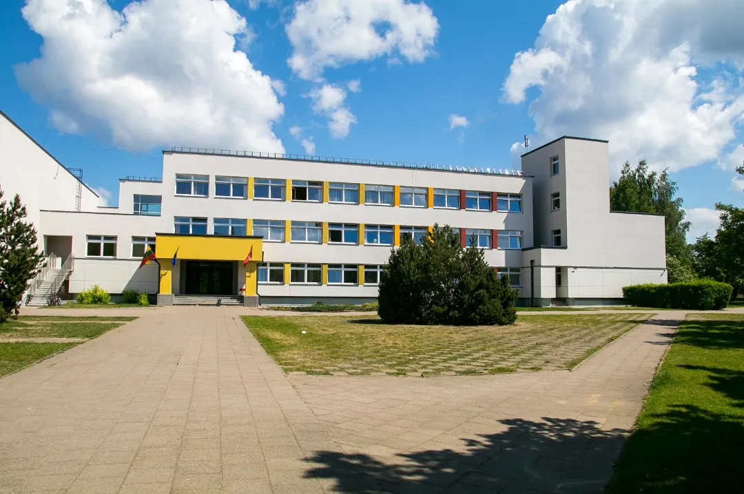 Schulgebäude von außen